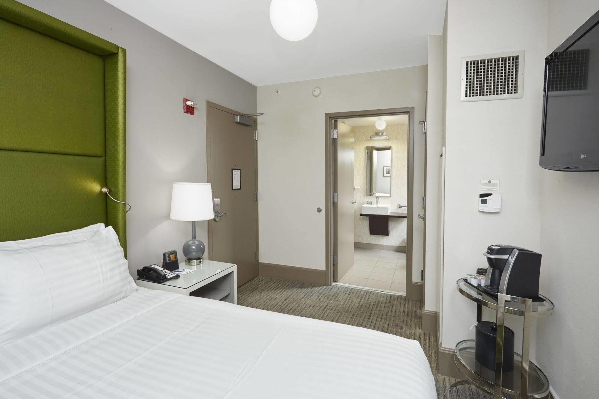 Holiday Inn Express Chicago - Magnificent Mile By Ihg Экстерьер фото